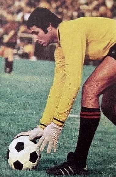 Wahi critiqué à Nice, Strasbourg bat un record et Lloris envisagé pour un retour en Bleus en 2026