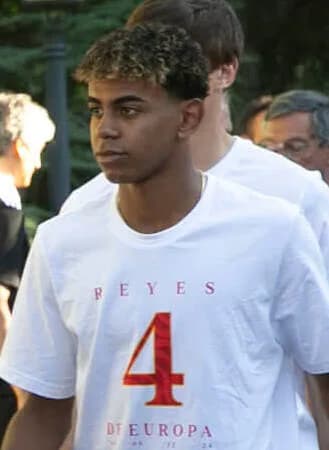 Barça : Hansi Flick appelle à la patience pour Lamine Yamal, jeune prodige de 18 ans