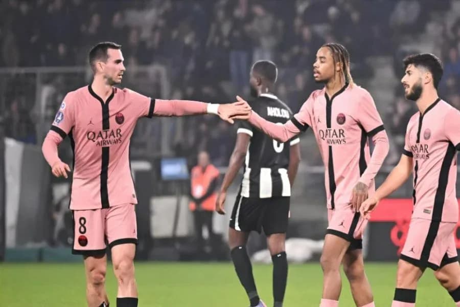 PSG : Barcola, Ruiz et Ndjantou forfaits contre Liverpool, Mayulu de retour dans le groupe