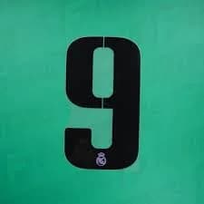 Le renouveau du vrai numéro 9 : un rôle rare mais toujours essentiel en Ligue 1