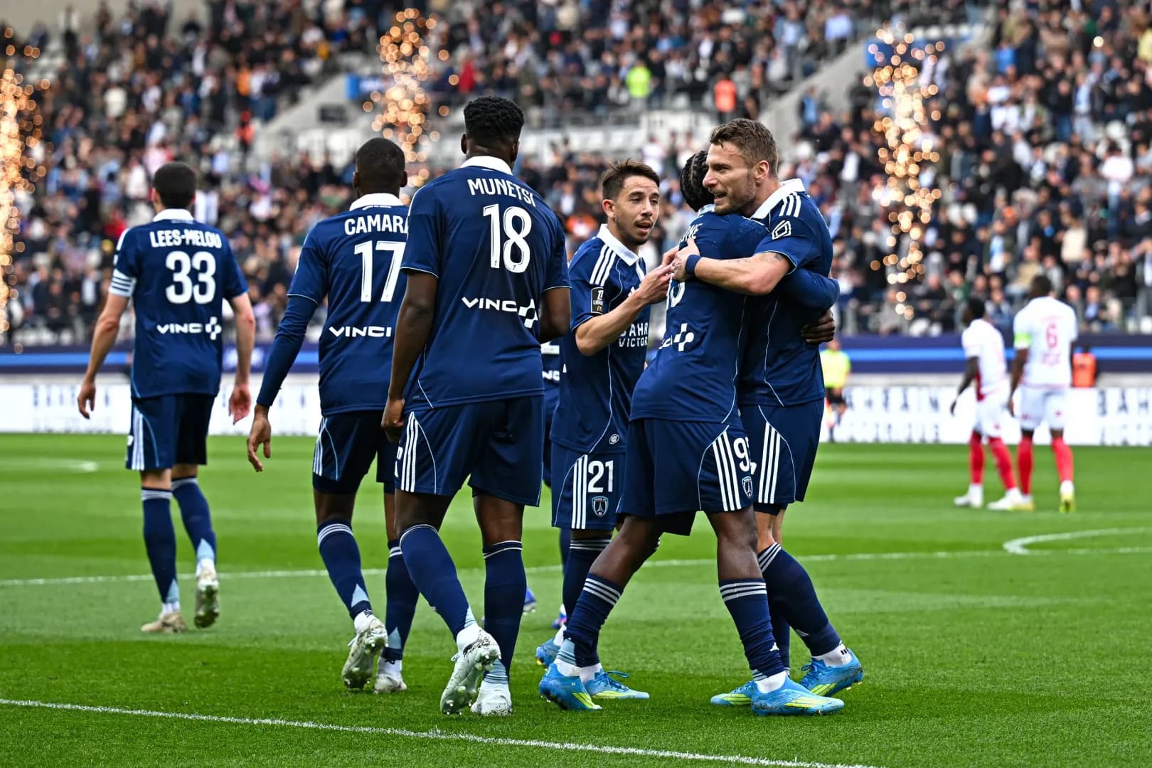 Paris FC écrase Monaco (4-1) : Kombouaré loue ses joueurs, Pocognoli déplore une faillite mentale