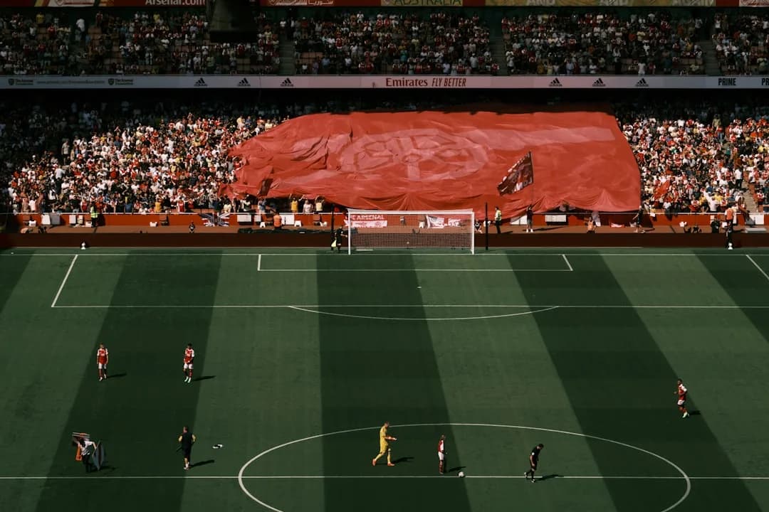 Haaland vs Gabriel : duel intense et tensions lors de Manchester City-Arsenal