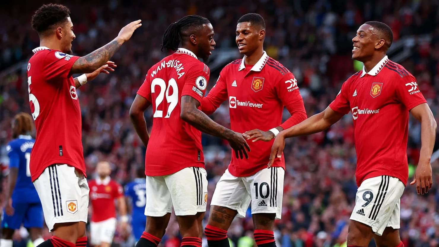Manchester United : absences clés et failles révélées après la défaite surprise face à Leeds