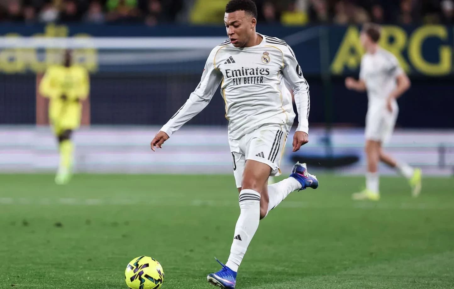 Mbappé franchit les 70 buts en Ligue des champions et dépasse Messi