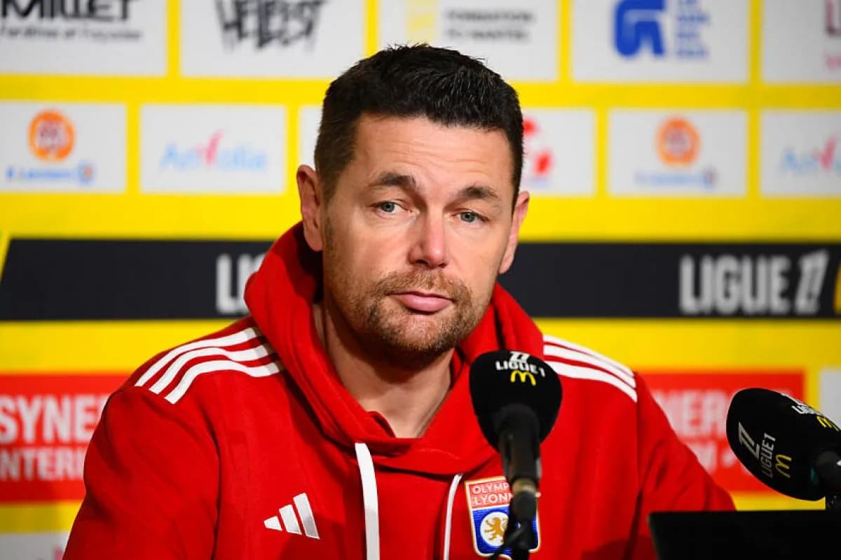 Pierre Sage et Lens rêvent encore du titre malgré le retard sur le PSG en Ligue 1