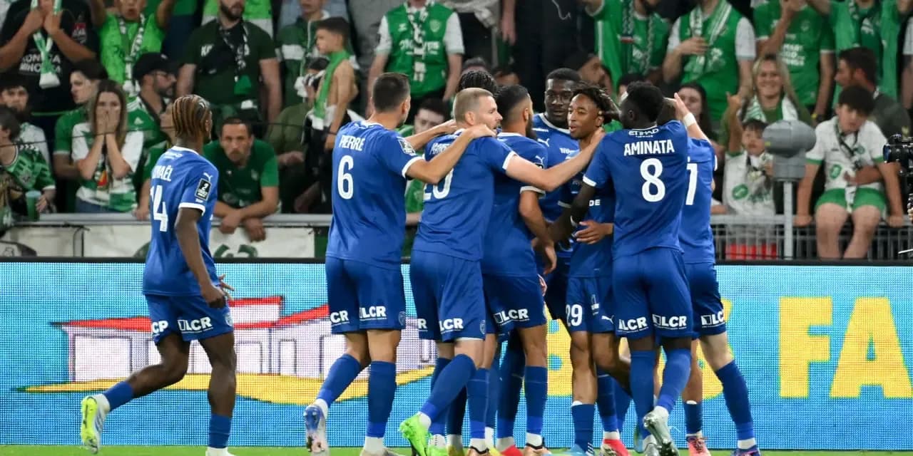 Saint-Étienne : Troyes revient en Ligue 1 avec un succès net à Geoffroy-Guichard