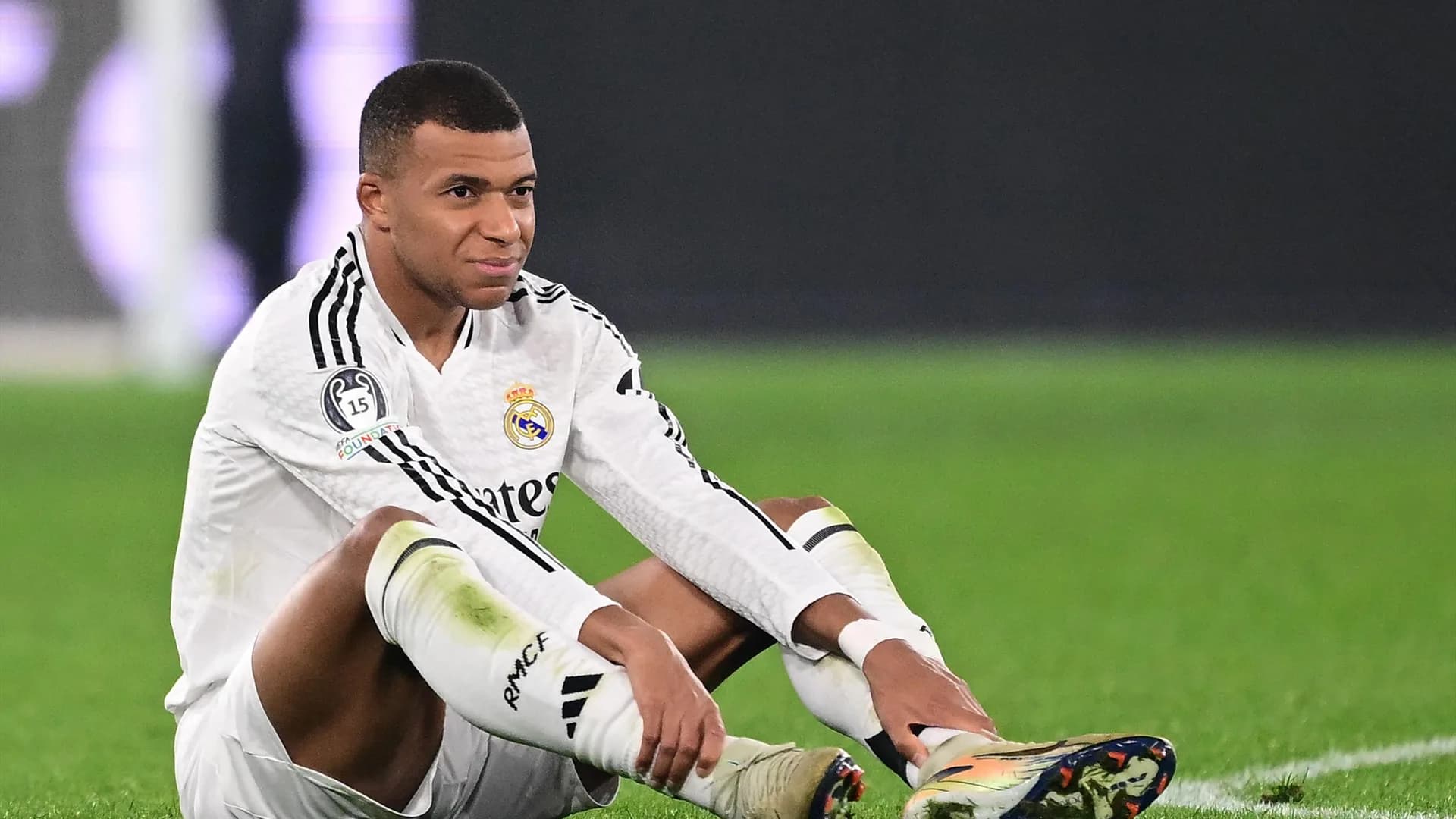 Kylian Mbappé : une blessure musculaire au Real Madrid, retour prévu avant le Clasico 2026