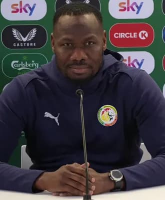 Pape Thiaw signe son contrat avec le Sénégal