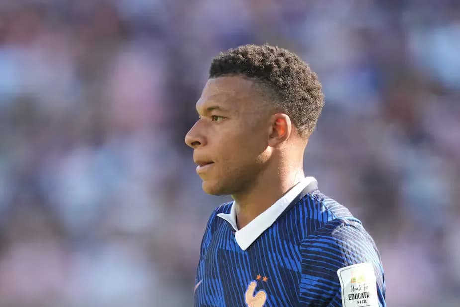 Kylian Mbappé soutenu par Emmanuel Macron après des propos racistes