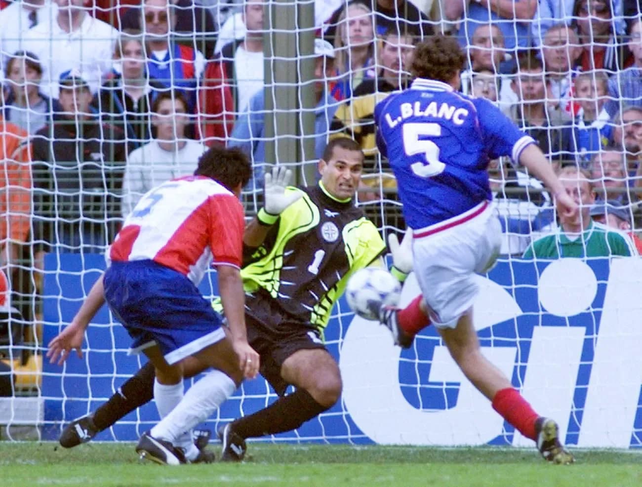 France vs Paraguay 1998 : le but de Laurent Blanc en 114e minute qui a scellé la victoire